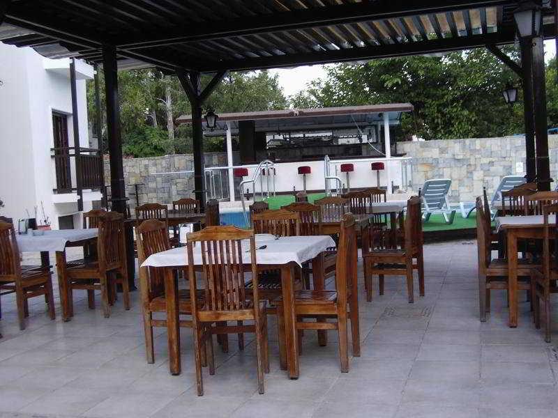 Orion Hotel Битез Экстерьер фото
